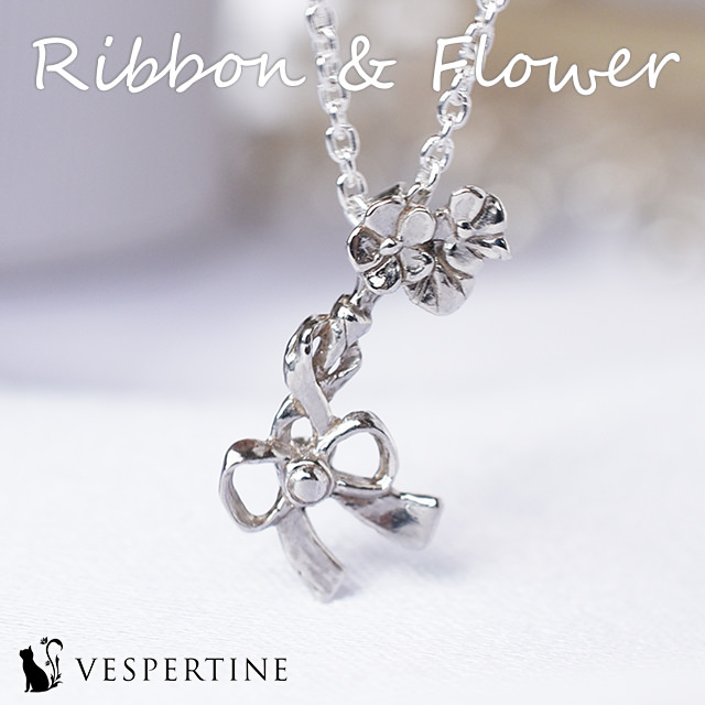 花とリボンのネックレス